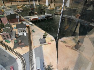 model-trains-Amtrak-S-Station