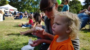 concert-critic-with-ice-cream