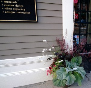 flower-pot-at-Artinian