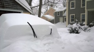 012715-family-car-in-snow