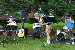 072515-band-at-sidewalk-sale