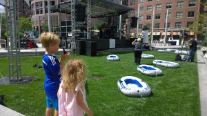 081215-band-sets-up-in-Greenway