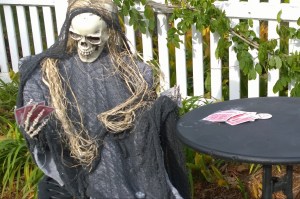 103115-card-playing-skeleton