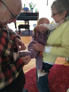 120615-baby-wants-no-shoes