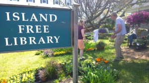 052816-plant-sale-benefiting-library