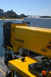 080316-giant-crane-sails-in