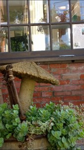 081116-garden-ornament