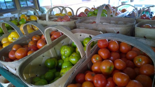 093016-tomatoes-at-farmstand-concord-ma