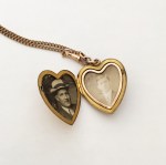 loved-ones-in-antique-locket