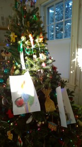 122516-painting-on-xmas-tree