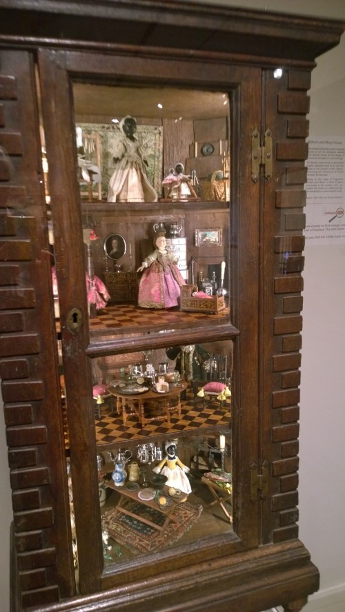 122916-dollhouse-reflects-unequal-history