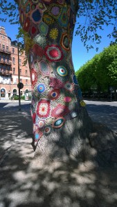 052917--crocheted-tree-Stockholm