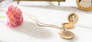 Keep-your-secrets-in-a-Luna-and-Stella-locket