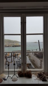 060417-Väderöarna-rainy-window
