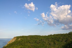 070417-clouds-over-Mohegan-Bluffs