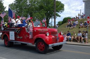 070417-old-fire-truck-at-parade