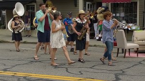 072217-tuba-band-at-sidewalk-sale