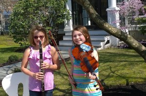 042818-young-musicians-raise-money