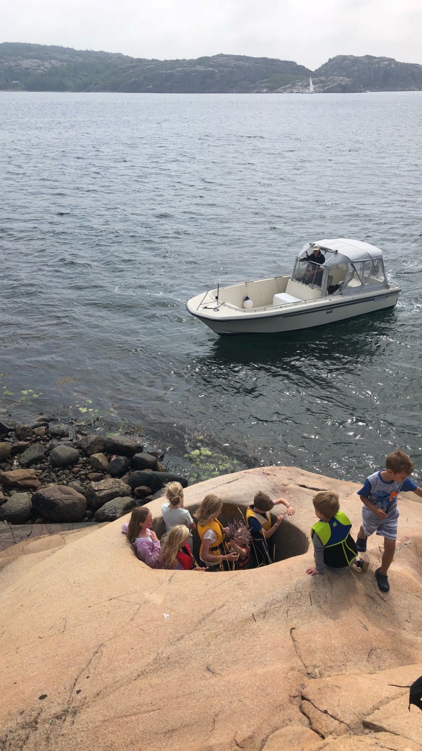 072418-Bohuslan-Sweden-hole-from-ice-age