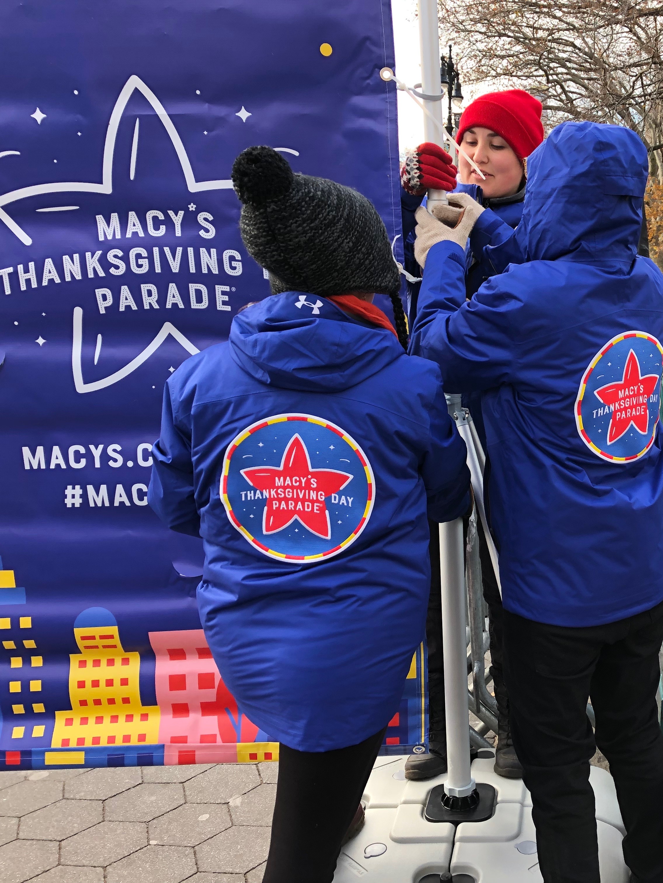112118-.Macys-parade-prep