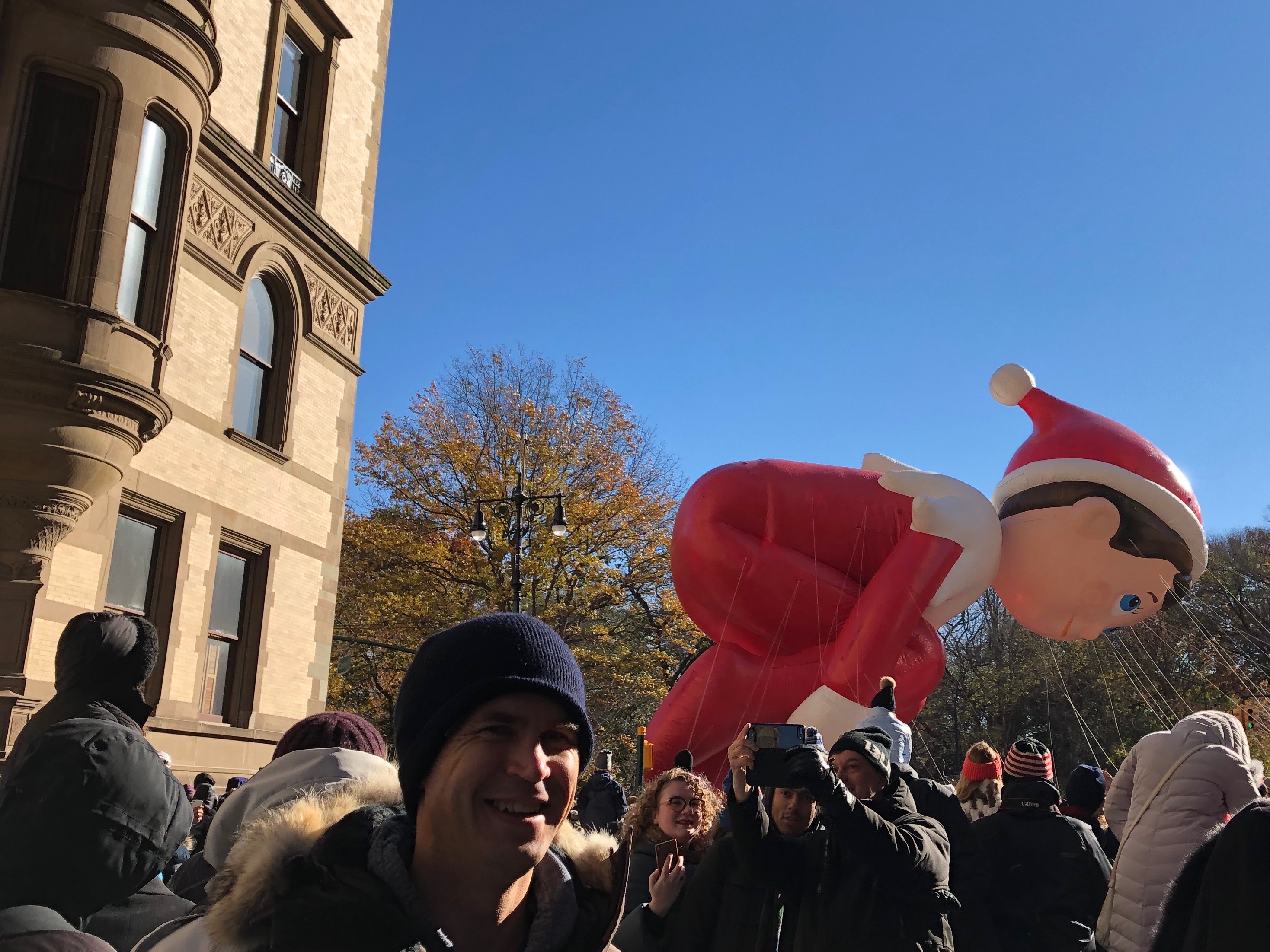 112218-elf-at-Macys-parade