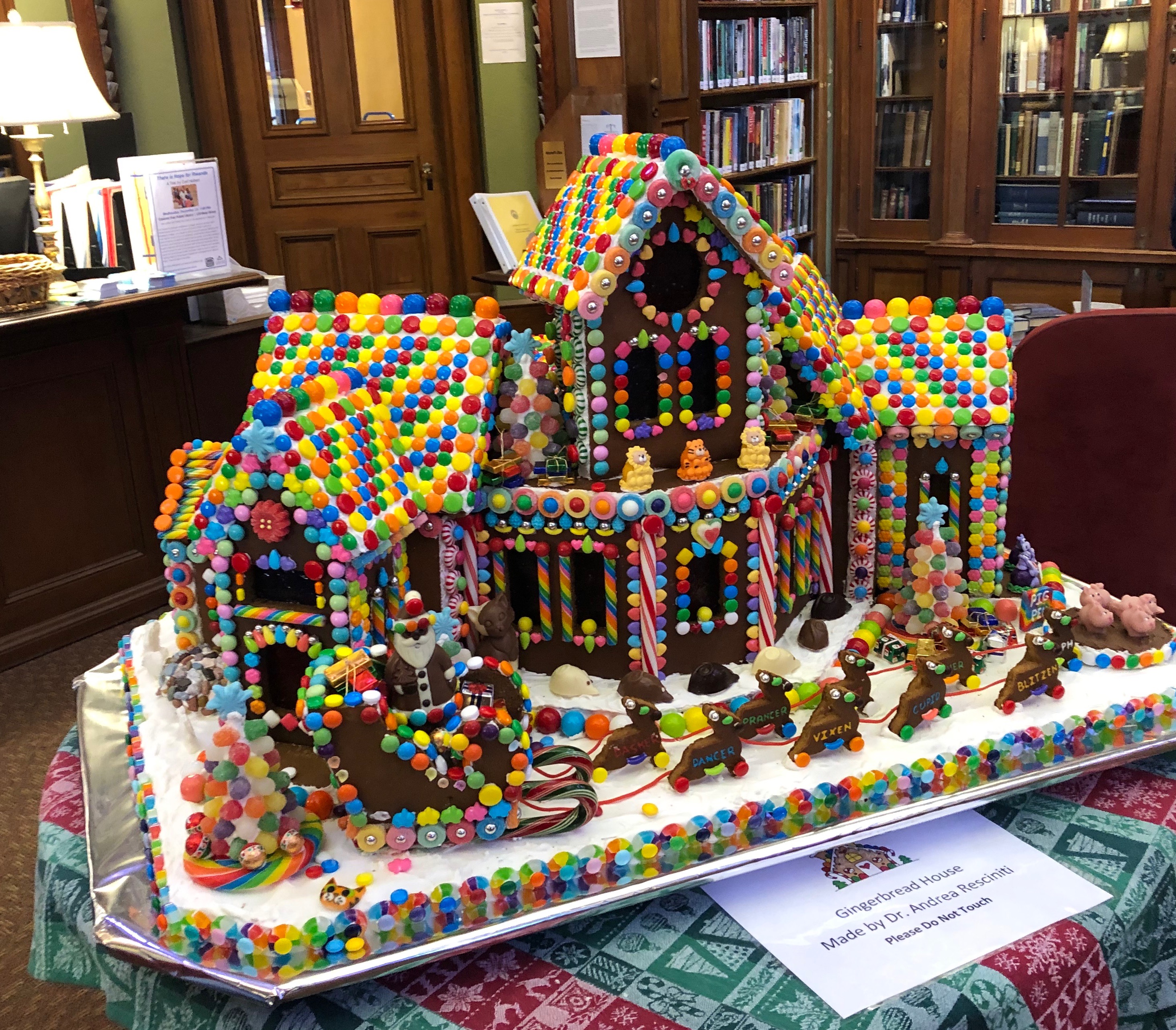 120918-gingerbread-at-the-library