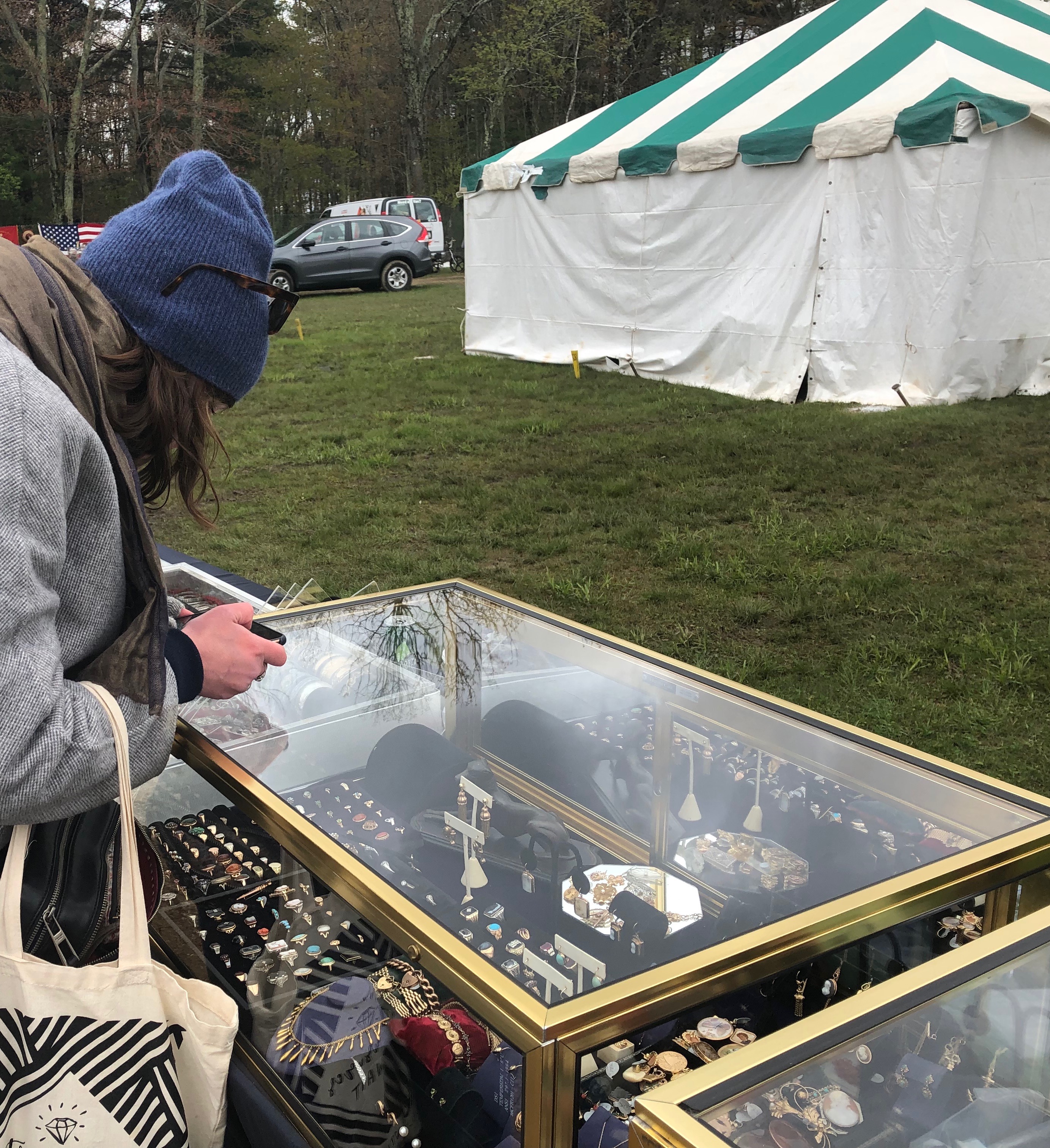 051419-hunting-lockets-in-Brimfield
