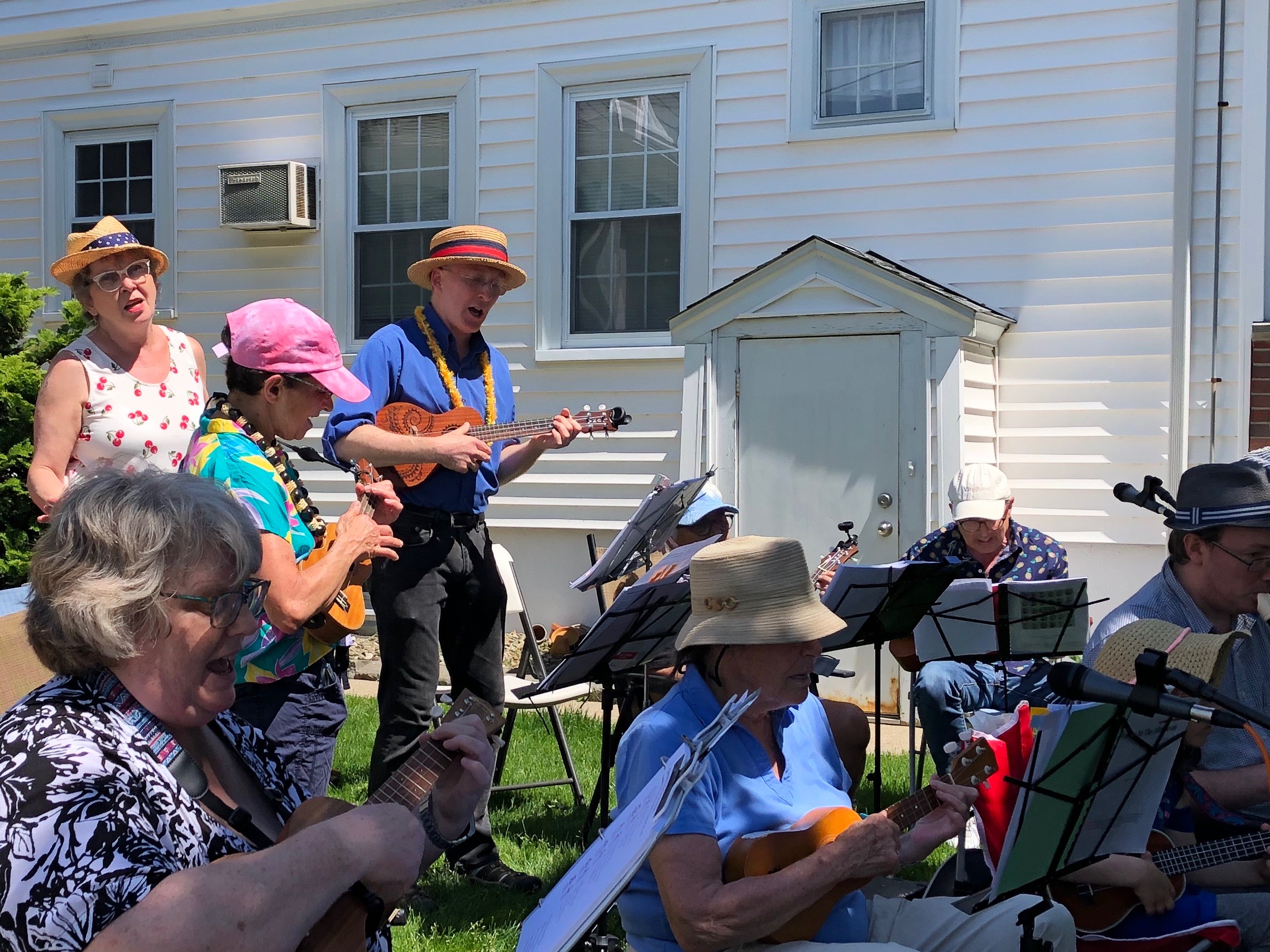 060819-Will-McMillan-leads-ukeleles