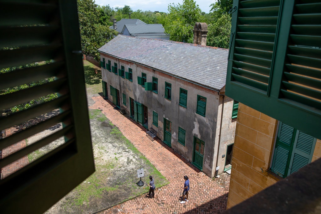 26housetours-slide-4ytx-jumbo