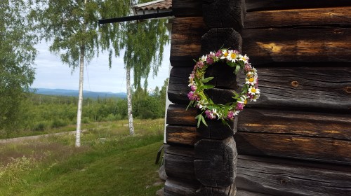 20200710-flower-wreath-Sweden